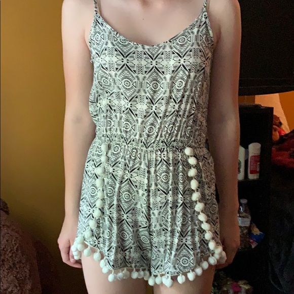 5th and LOVE black and white romper - Picture 4 of 4